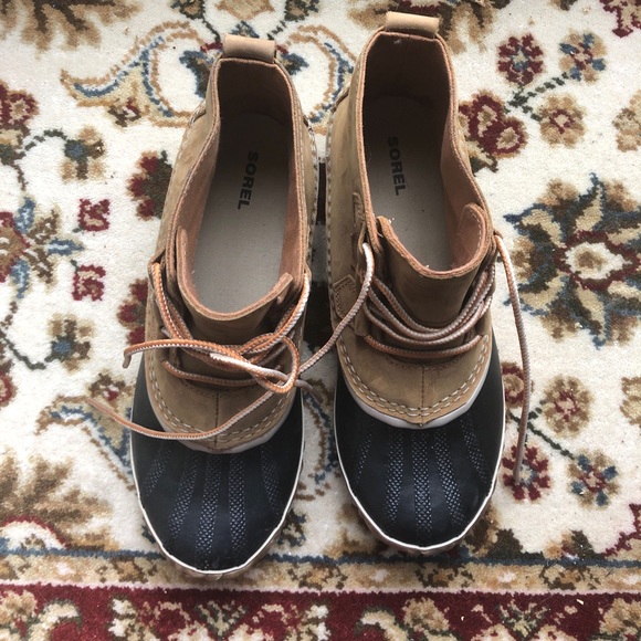 Sorel boots - Picture 1 of 5